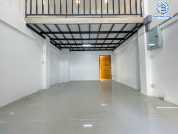 อาคารพาณิชย์มือสอง 4 ชั้น ย่านนนทบุรี งามวงศ์วาน-แคราย หลังมุม เนื้อที่ 15.2 ตร.ว. ฟังก์ชัน 3 ห้องนอน 3 ห้องน้ำ บนทำเลเชื่อมต่อทุกการเดินทาง ใกล้รถไฟฟ้าสายรถไฟฟ้า สายสีม่วง "ศูนย์ราชการนนท์" และจุดขึ้นทางด่วน "ศรีรัช"